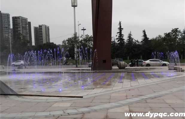 成都绵世•溪地湾孔雀开屏实景图