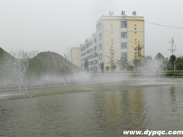芒部中学水景喷泉正面实景图