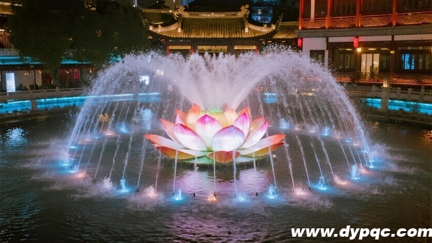 荷花主题水景搭配传统建筑