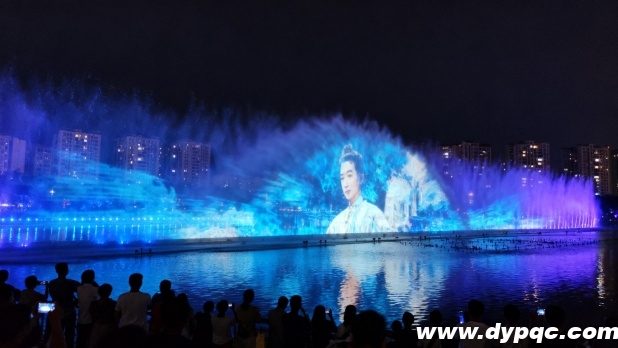 150米长的湖面级水幕电影夜景