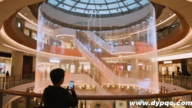 购物中心中庭水帘