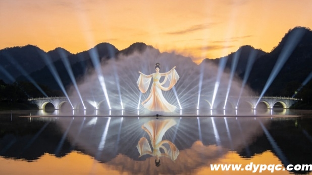 水幕投影与自然山水虚实结合